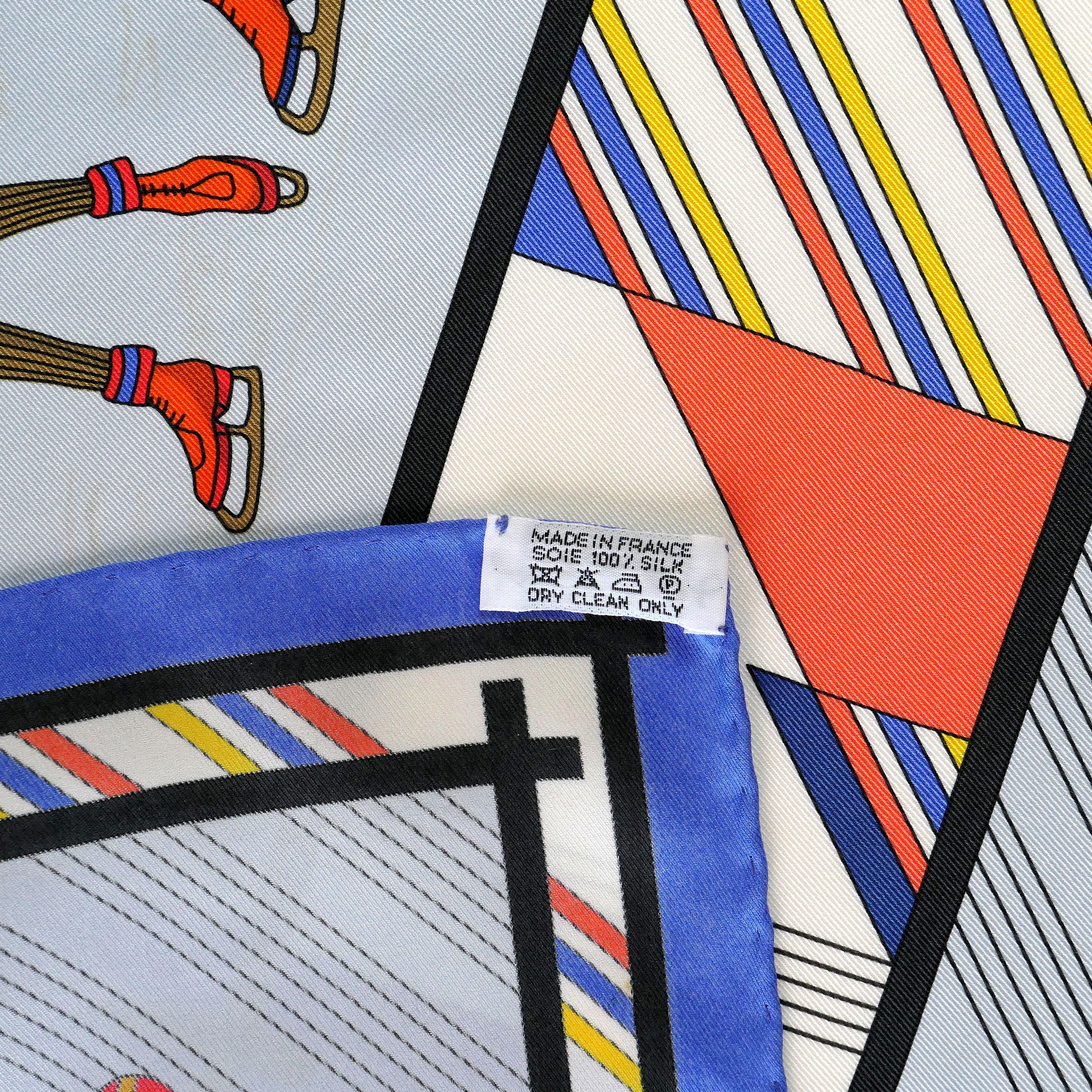 Carré Hermès Aux Sports d'Hiver, 70 cm soie, étiquette de composition