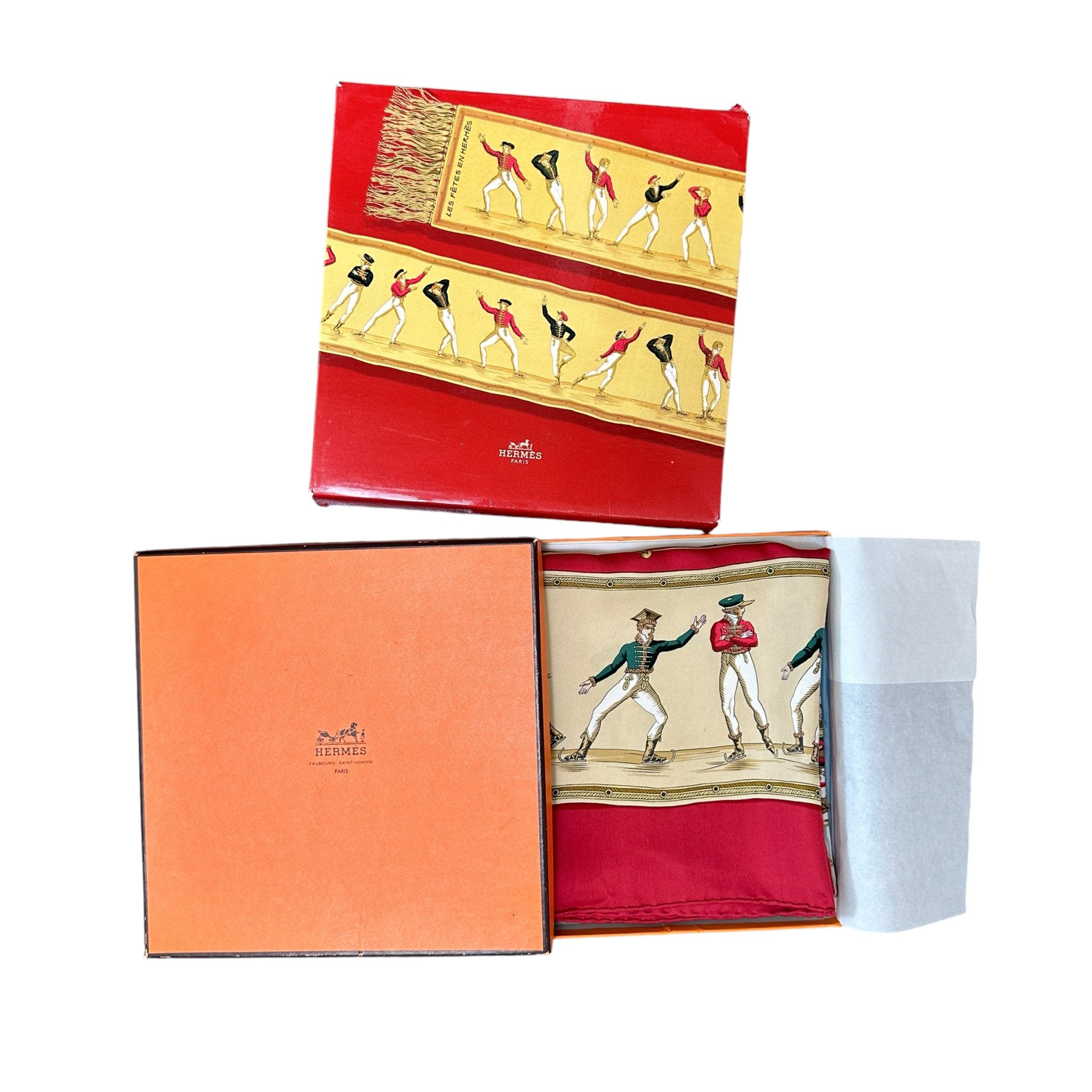 foulard plié dans sa boite orange hermès
