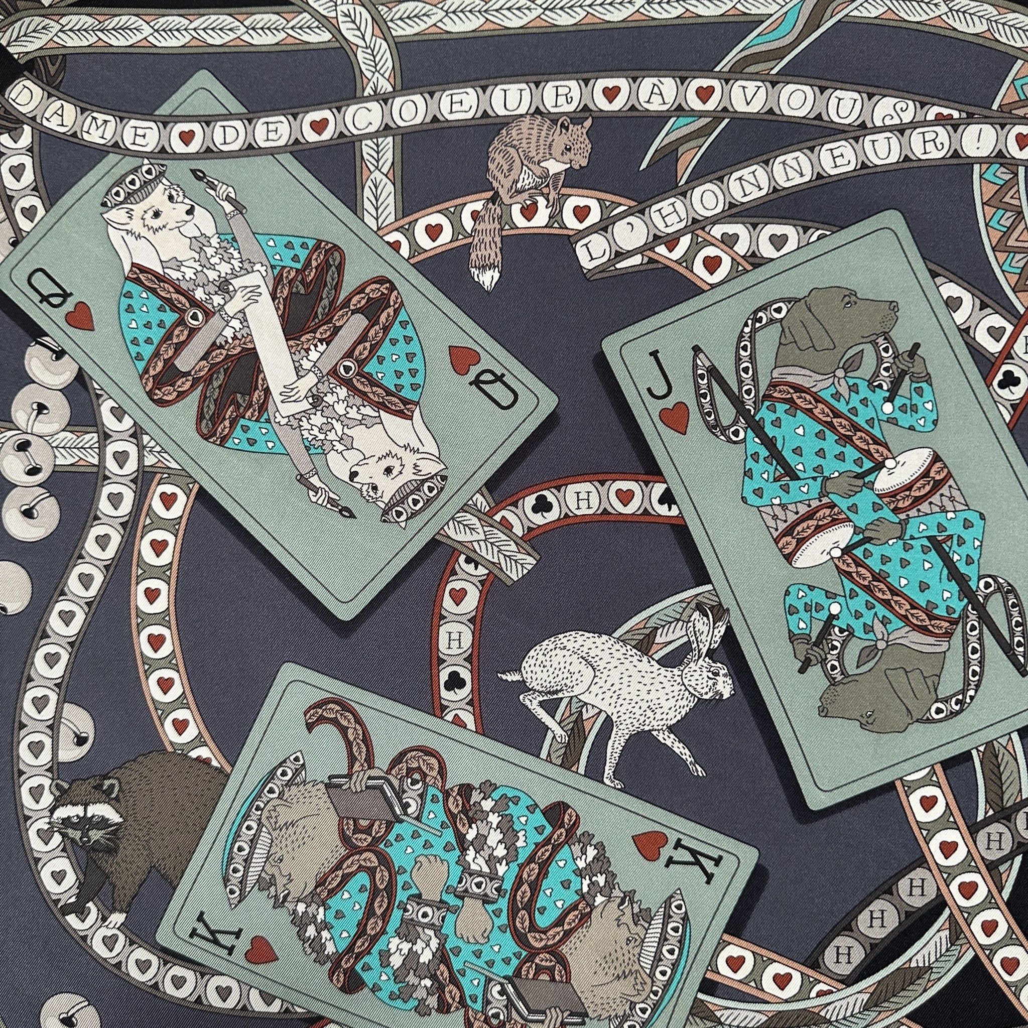 detail du foulard hermes cartes a jouer