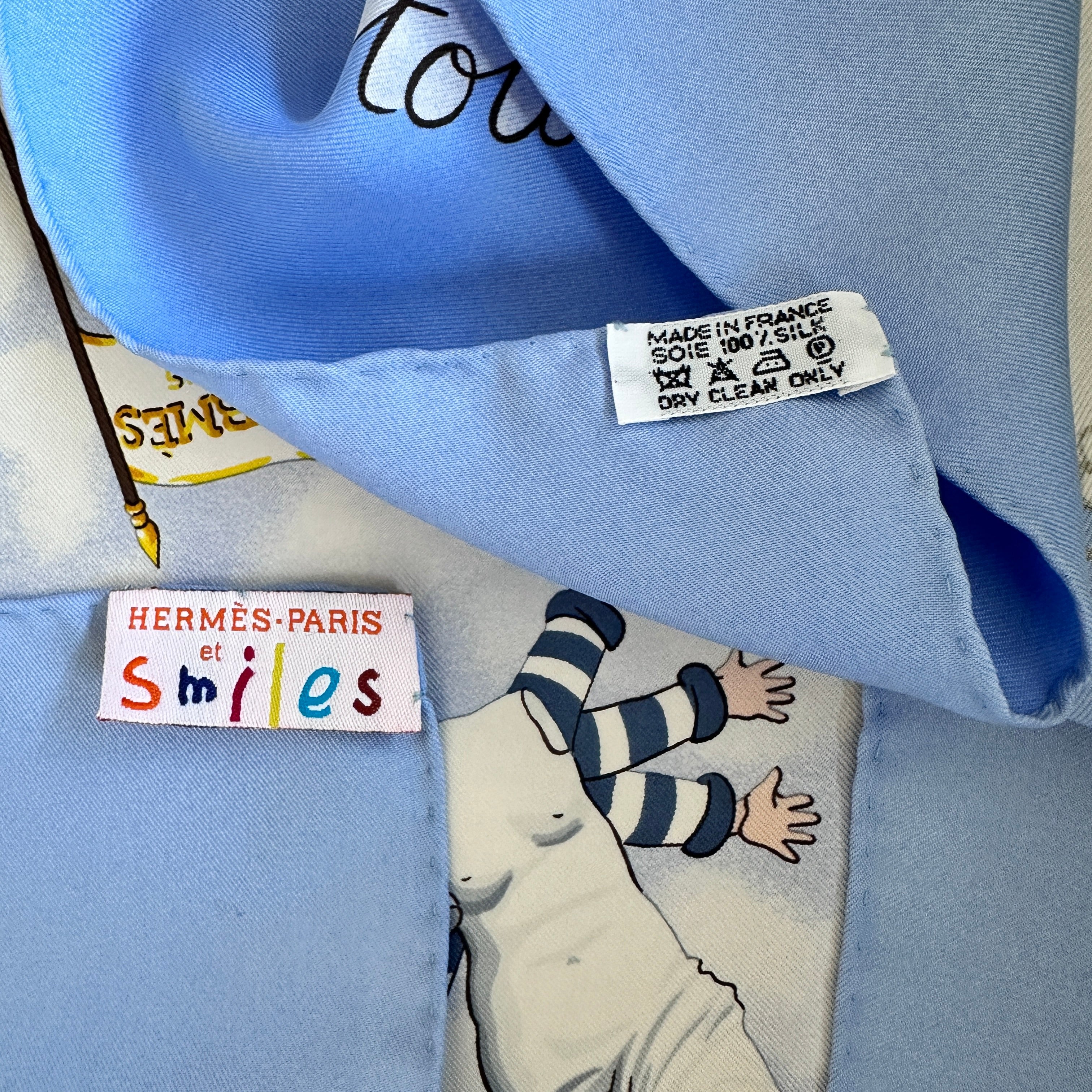 Étiquette de composition soie et tampon S des ventes privées sur l'ourlet.