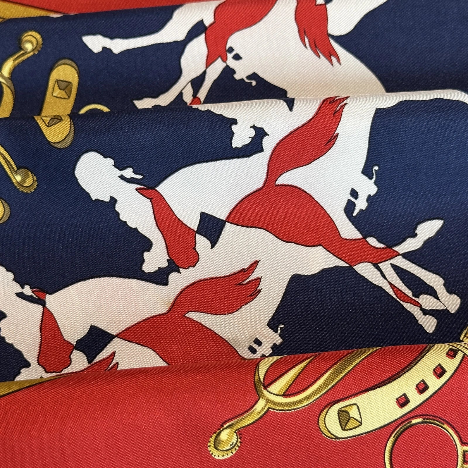 Zoome sur Motif cavaliers en mouvement – Hermès "Manège", design Philippe Ledoux