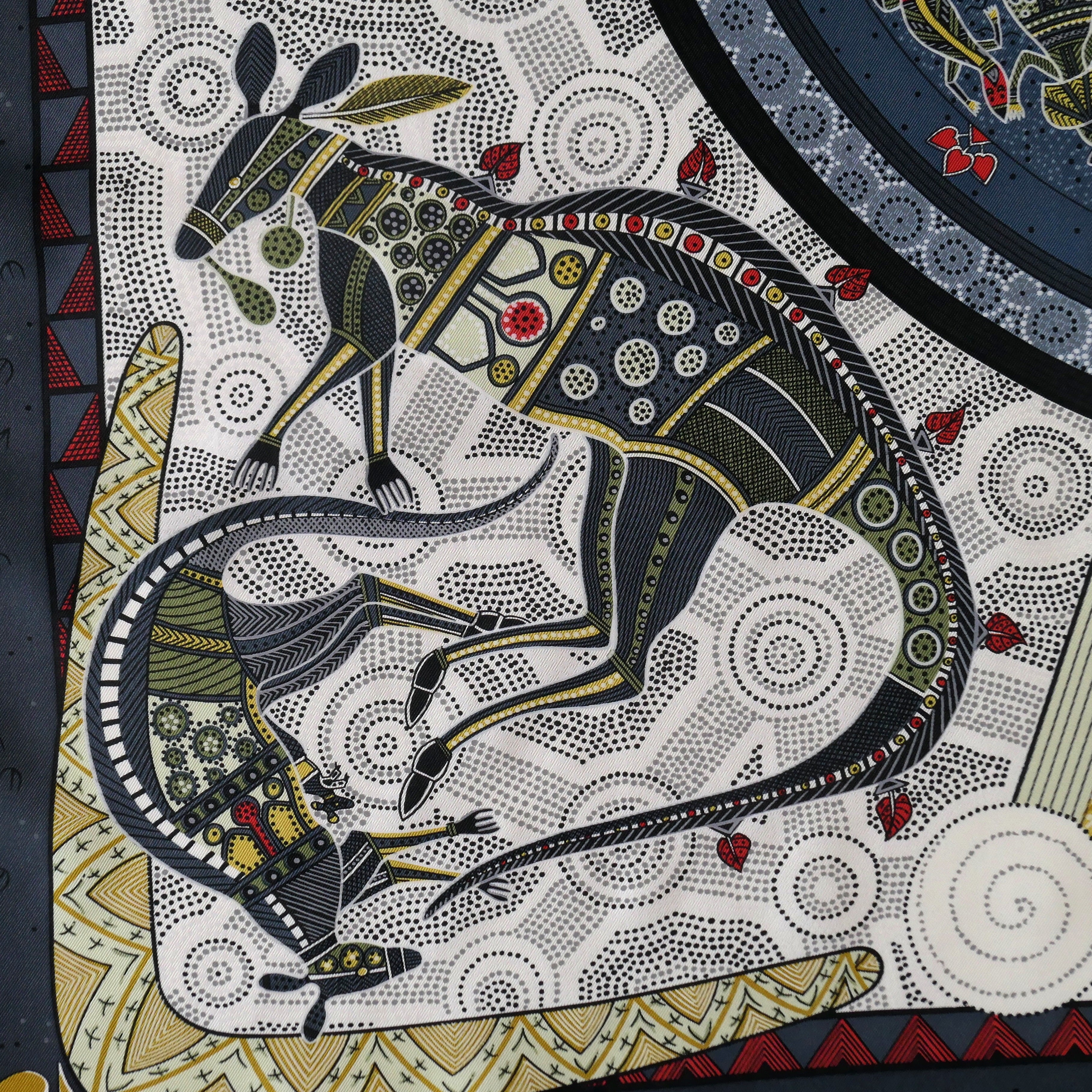 Carré Hermès Rêve d'Australie 90 cm soie, détail kangourou et son petit dot painting