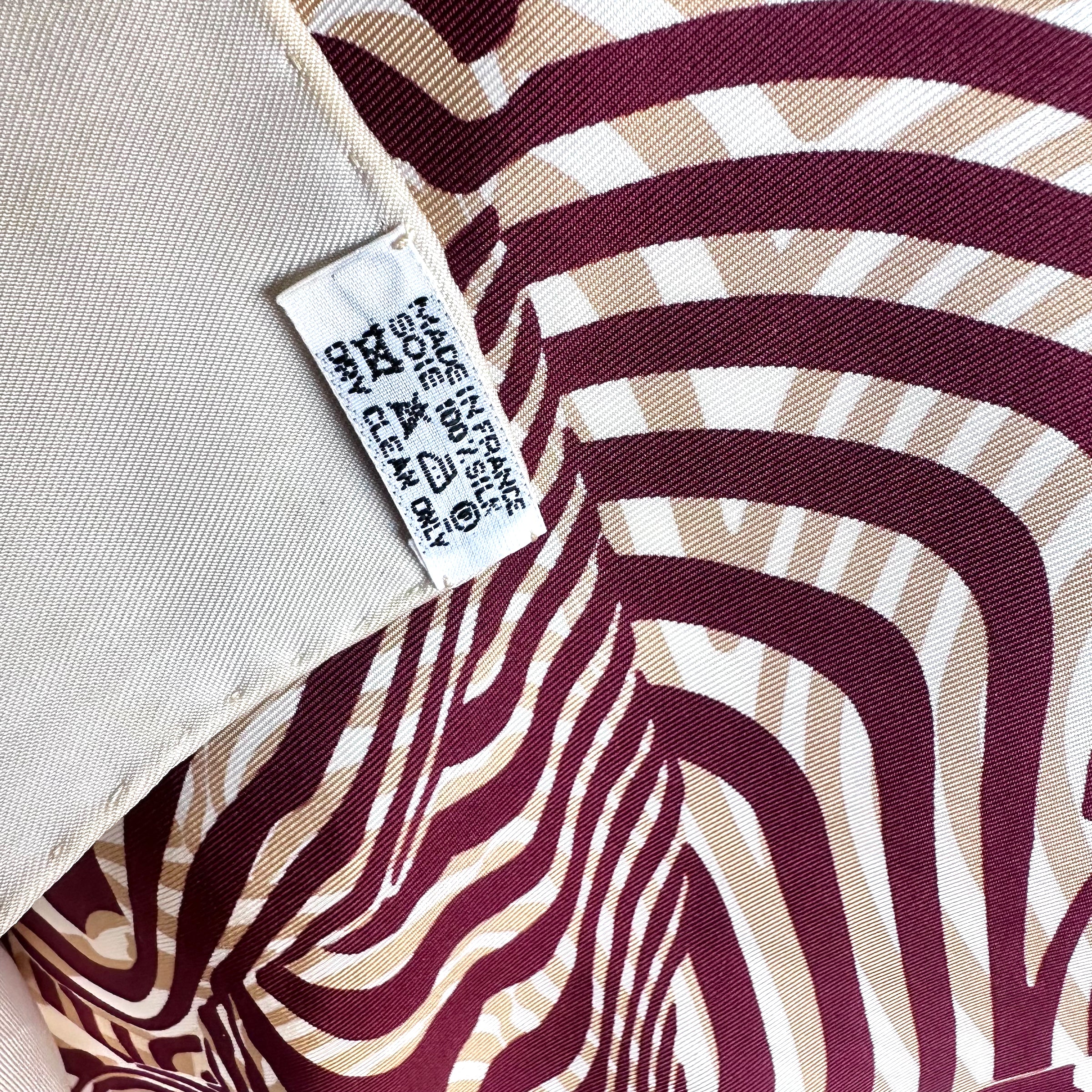WAVES OF CHIC SQUARE HERMES 90 