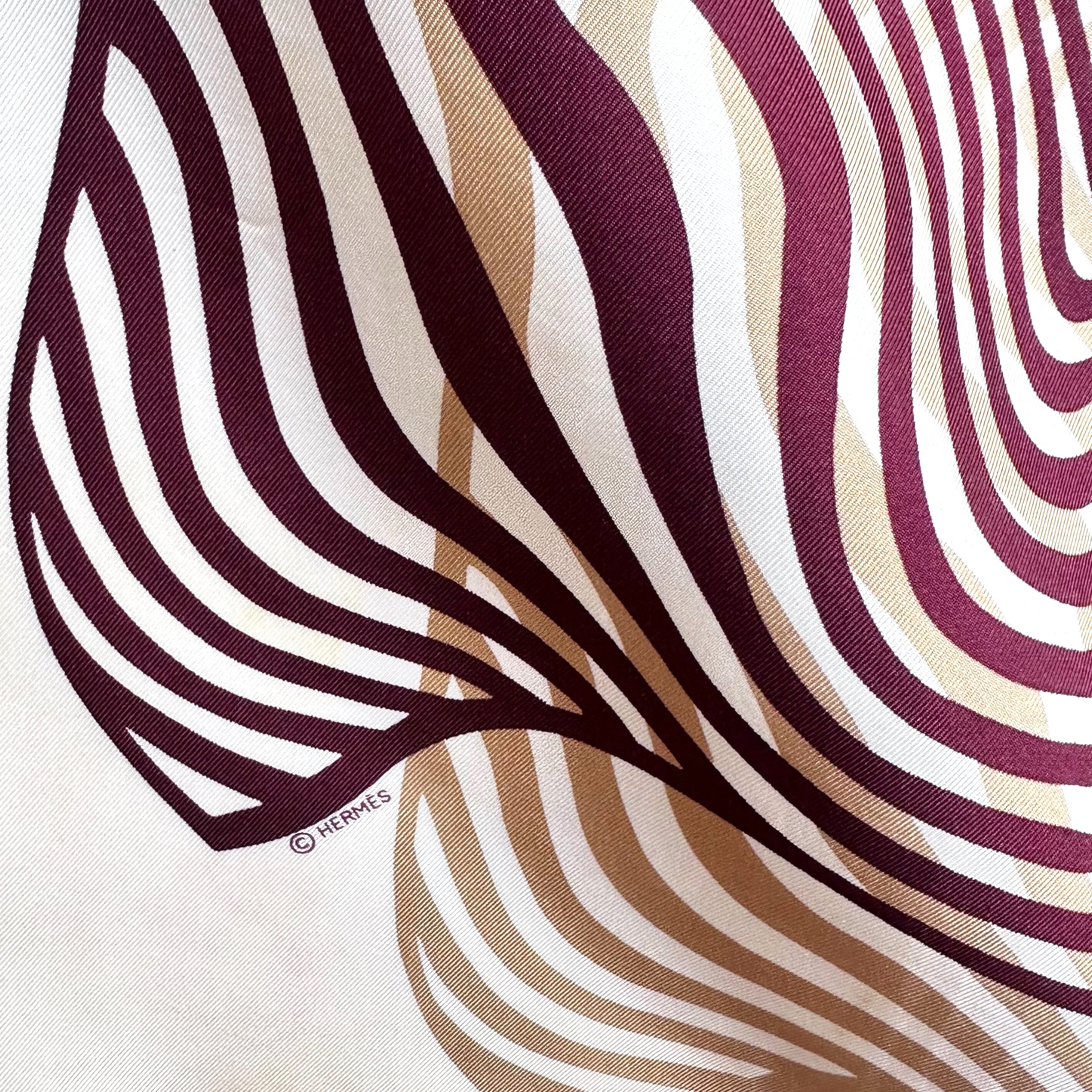 WAVES OF CHIC SQUARE HERMES 90 