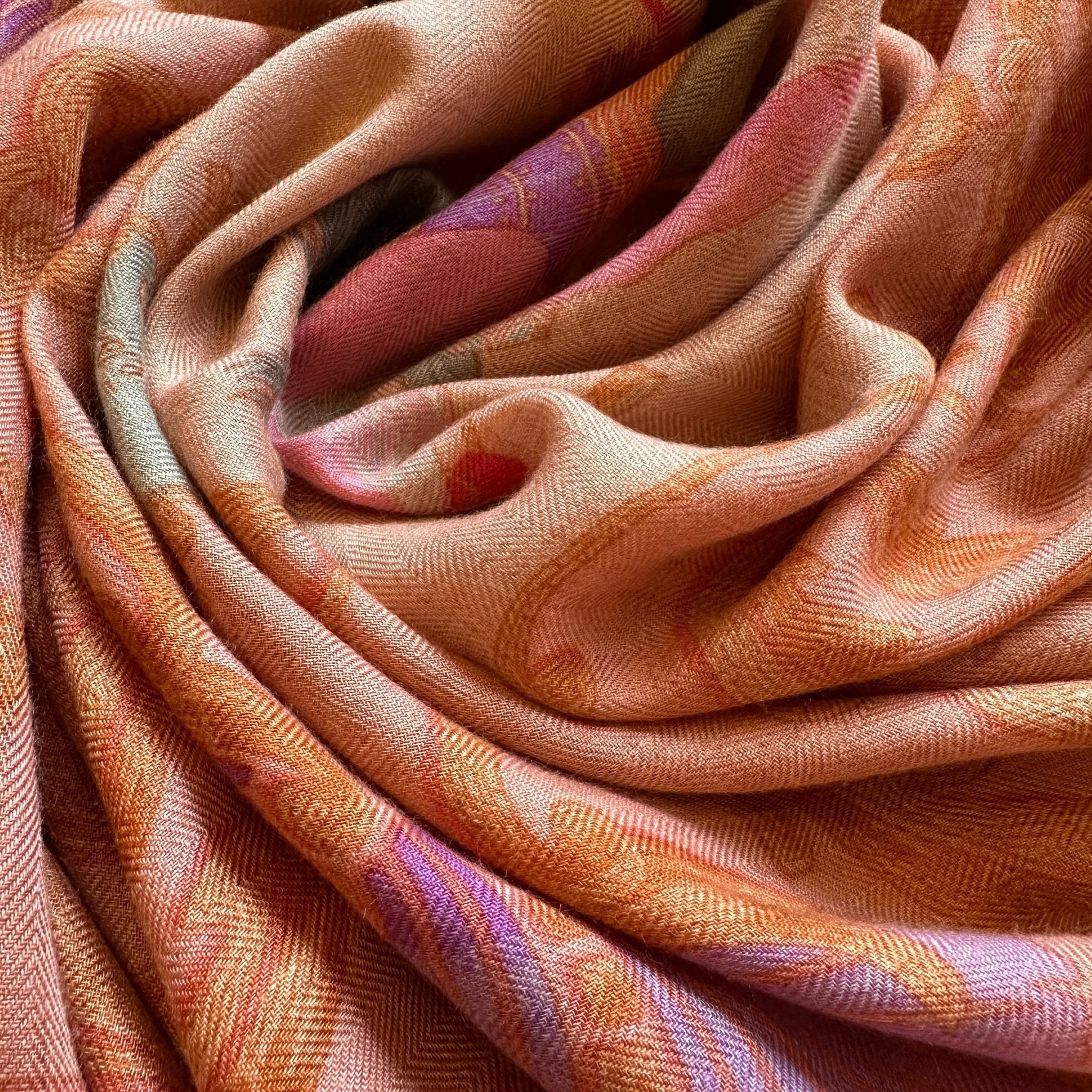 carré Hermès en cachemire porté