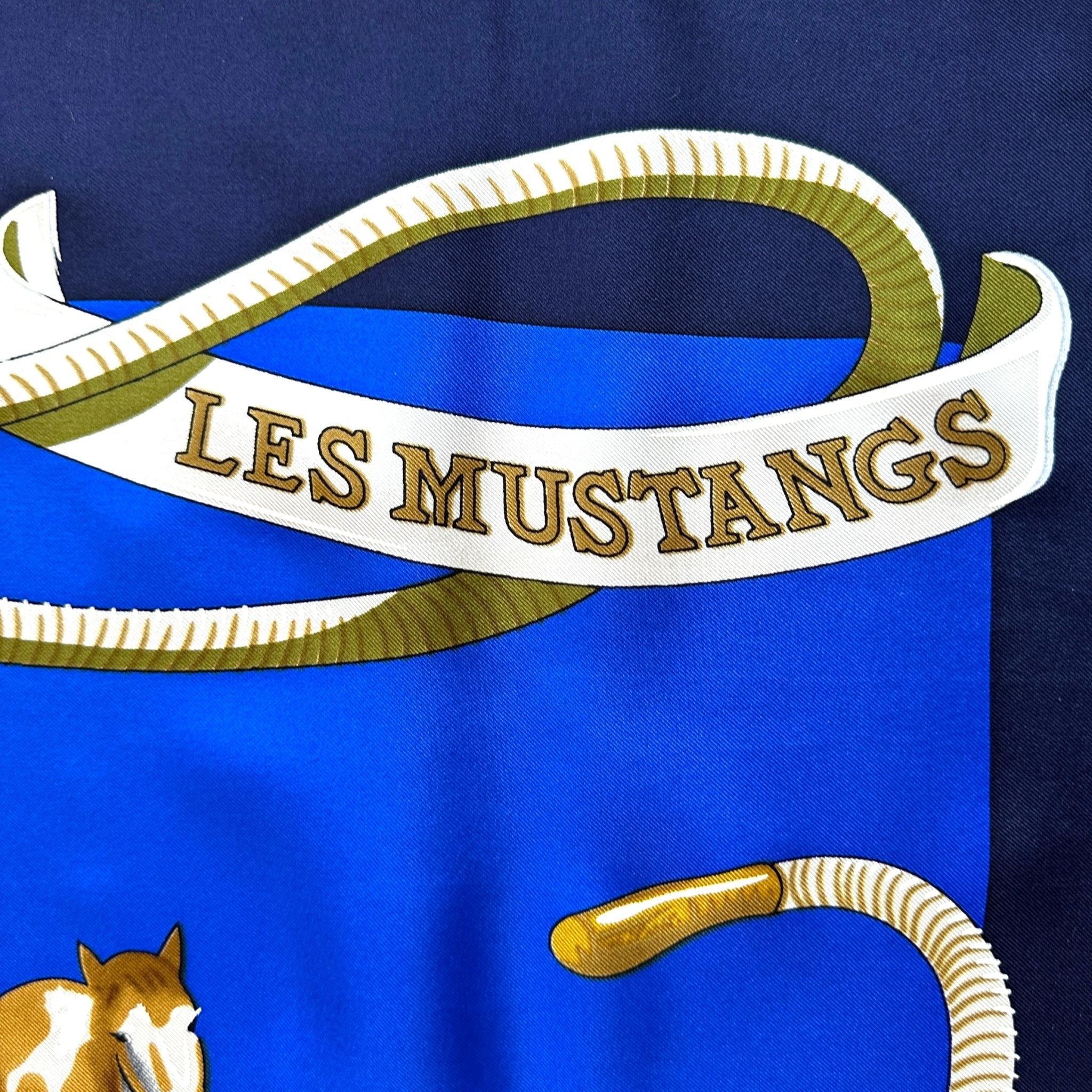 nom du foulard les mustangs