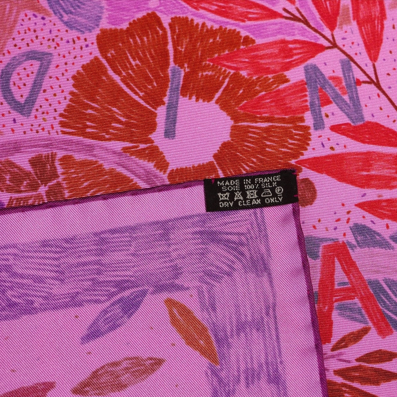 Carré Hermès 90 cm – Chacun fait son nid – Nigel Peake (2016) – Fuchsia